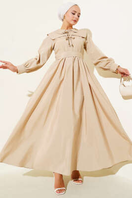 Pazarium - Bebe Yaka Düğme Fiyonklu Elbise Bej