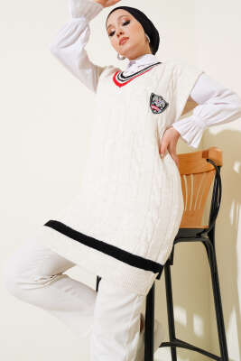 V Yaka Çizgili Armalı Süveter Bej - Thumbnail