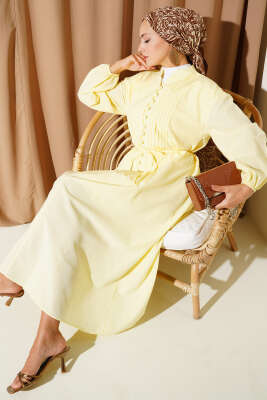 Pazarium - Hakim Yaka Brit Düğmeli Elbise Sarı