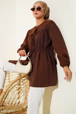 Pazarium - Önü Büzgülü Bağcıklı Gömlek Kahve
