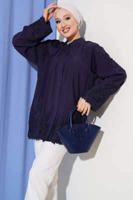 Pazarium - Dantel Detaylı Gizli Düğmeli Gömlek Lacivert