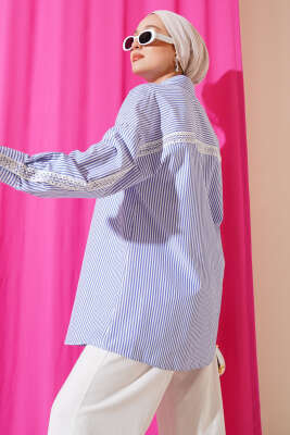 Pazarium - Dantel Detaylı Çizgili Gömlek Mavi