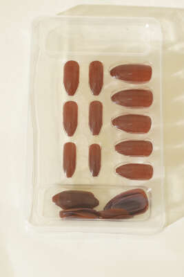 24'lü Kendinden Yapışkanlı Takma Tırnak Kahve - Thumbnail