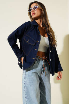 Pazarium - Çift Göğüs Cepli Metal Düğmeli Kısa Kot Ceket Lacivert