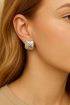 Pazarium - Kabartma Model Kare Küpe Gümüş