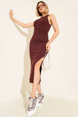 Pazarium - Sıfır Kol Yırtmaçlı Midi Triko Elbise Burgonya