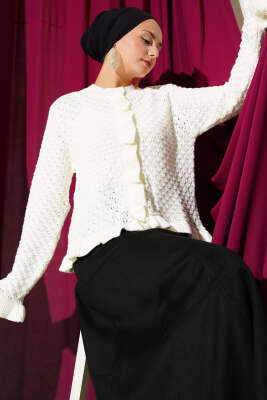 Pazarium - Fırfırlı Düğmeli Kısa Triko Hırka Ekru