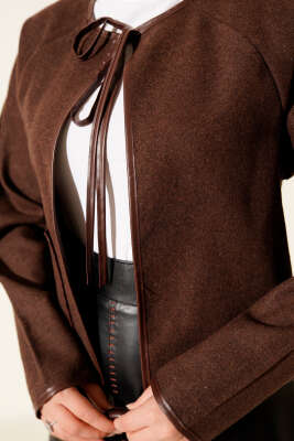 Deri Biyeli Kaşe Kısa Ceket Kahve - Thumbnail