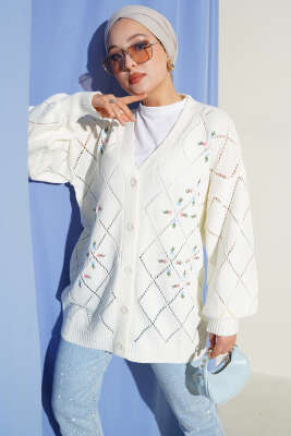 Pazarium - Çiçekli Baklava Desenli Triko Hırka Ekru