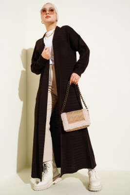 Pazarium - Zikzak Desenli Uzun Triko Hırka Kahve