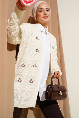 Pazarium - Çiçek Nakışlı Örgü Triko Hırka Bej