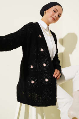 Pazarium - Çiçek Nakışlı Örgü Triko Hırka Siyah