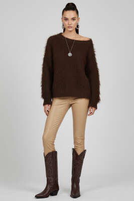 Kayık Yaka Tüylü Kazak Kahve - Thumbnail