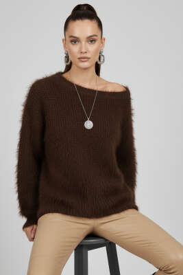 Pazarium - Kayık Yaka Tüylü Kazak Kahve