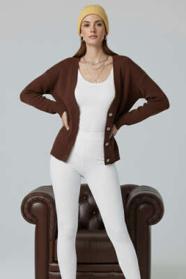 Pazarium - Çiçek Düğme Detaylı Triko Hırka Kahve