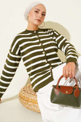 Pazarium - Çizgili Düğme Detaylı Kısa Triko Hırka Haki