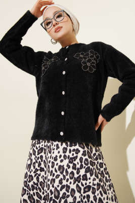 Pazarium - Sakallı Çiçek Motifli Hırka Siyah 