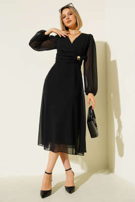 Pazarium - Bronş Detaylı V Yaka Elbise Siyah