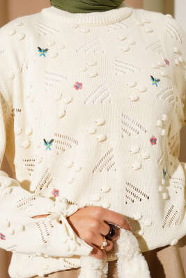 Kol Bağcıklı Çiçek Nakışlı Triko Kazak Bej - Thumbnail