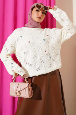 Pazarium - Kol Bağcıklı Çiçek Nakışlı Triko Kazak Ekru