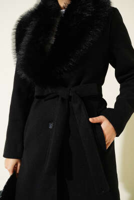 Yaka Kürk Detaylı Kaşe Kaban Siyah - Thumbnail