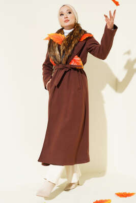 Pazarium - Yaka Kürklü Kuşaklı Uzun Kaban Kahve