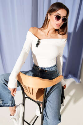 Pazarium - Madonna Yaka Kemer Detaylı Bluz Beyaz