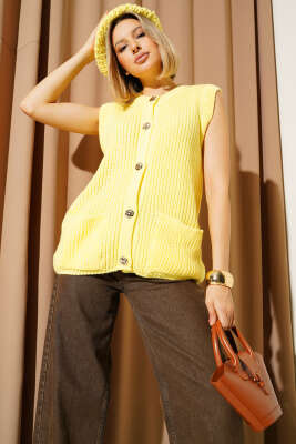 Pazarium - Gold Düğme Detaylı Cepli Triko Hırka Sarı