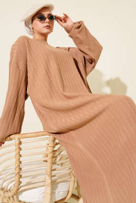 Pazarium - İnce Çizgili Salaş Triko Elbise Camel