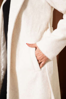 Kuşaklı Broş Detaylı Kaşe Kaban Ekru - Thumbnail