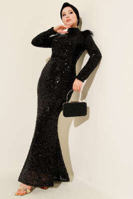 Pazarium - Omuzları Tüylü Pul Payet Abiye Elbise Siyah