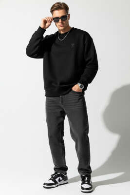 Pazarium - Kalp Nakışlı Üç İplik Erkek Sweatshirt Siyah