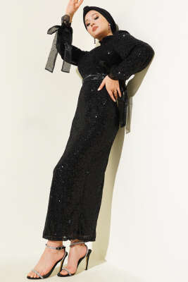 Pazarium - Dik Yaka Kuşaklı Pul Payet Abiye Elbise Siyah