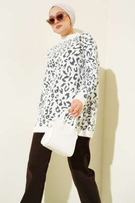 Pazarium - Leopar Desen Detaylı Sakallı Kazak Beyaz