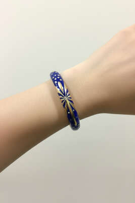 Pazarium - Taş Detaylı Kabartma Desen Kelepçe Bilezik Saks