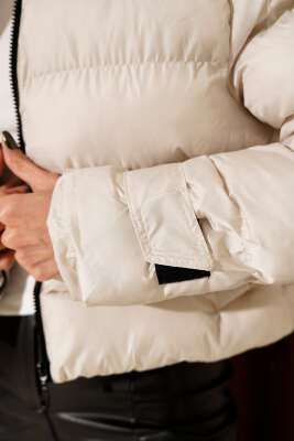 Dik Yaka Fermuarlı Kısa Şişme Mont Taş - Thumbnail