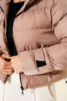 Dik Yaka Fermuarlı Kısa Şişme Mont Gül Kurusu - Thumbnail