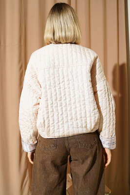 Düğme Detaylı Kapitone Ceket Taş - Thumbnail