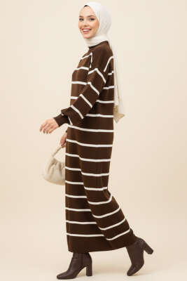 Pazarium - Yatay Çizgili Balıkçı Yaka Triko Elbise Kahve