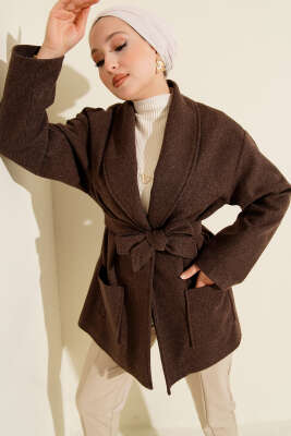 Pazarium - Çift Cepli Kruvaze Kuşaklı Kısa Kaban Kahve