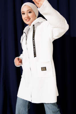 Pazarium - Fermuarlı Cep Armalı Buklet Kaban Beyaz