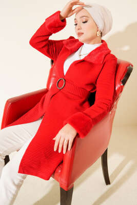 Pazarium - Kürk Detaylı Kemerli Triko Hırka Kırmızı