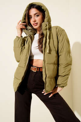 Pazarium - Kapüşonlu Fermuarlı Kısa Şişme Mont Çağla Yeşili