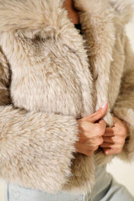 Astarlı Kruvaze Yaka Kürk Mont Bej - Thumbnail