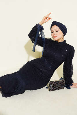 Pazarium - Bilek Tül Bağcıklı Pul Payet Abiye Elbise Lacivert