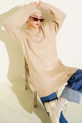 Pazarium - Yaka Çiçekli Yumoş Triko Tunik Latte