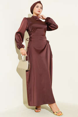 Pazarium - Yanları İp Bağcık Detaylı Saten Elbise Kahve