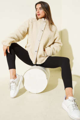 Pazarium - Fermuarlı Çıtçıtlı Peluş Mont Bej