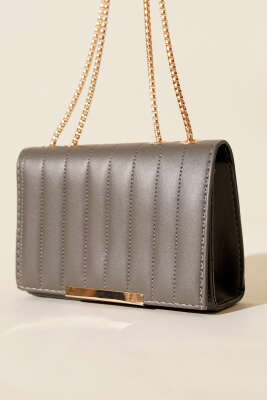 Pazarium - Zincir Askılı Dikdörtgen Çanta Platin