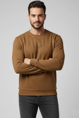 Pazarium - Bisiklet Yaka Süet Erkek Sweatshirt Taba